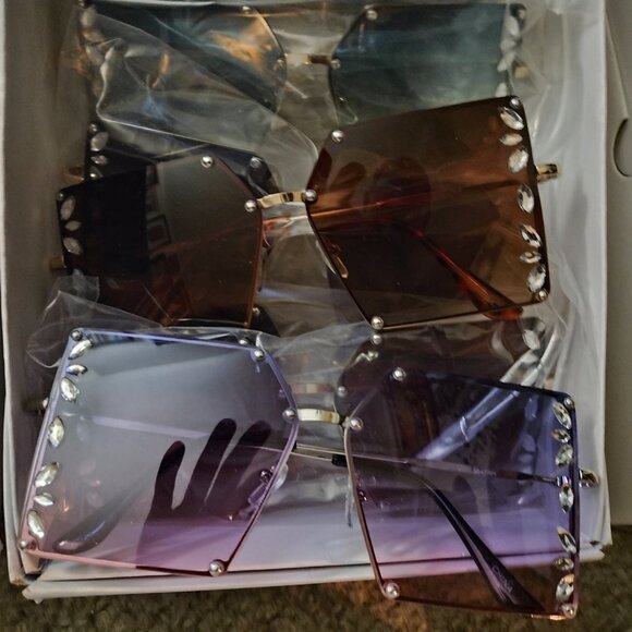 Sunglass vendor complete setup. main image 10